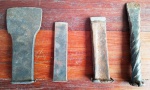 Quatro Talhadeiras antigas, em ferro. Marcas de uso. (Al143)  Estes itens  se encontram em Lavras -MG.