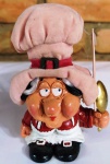Lindo Gnomo GULASHA  - Além da Lenda - Helóisa Galves - em resina com diversos materiais - Mede: 9 cm(A)