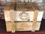 2 caixas de vinhos vazias comemorativas de 50 anos do CLOS DES NOBLES - Para colecionador . Mede: (A)