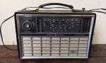 Antigo rádio GENERAL ELETRIC - modelo Always 8 - Funcionando - com a capa em couro. Mede:(Rej)