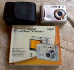 Mini máquina fotográfica digital AIRIS - Funcionando com assessórios 