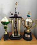 3 Troféus para restauro  em plástico . Medem: 74 cm o maior  - No estado  (Fk)