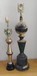 2 Troféus para restauro  em plástico . Medem: 83 cm o maior - No estado  (Fk)