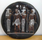 Antigo prato em cobre com representação egípcia . Mede: 40 cm - No estado  (Fk)