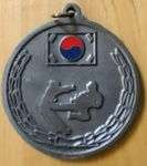Medalha de Esporte Campeonato de  Tae Kwondo - Miami 1994 - em metal prateado  (Fk)