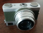 Antiga máquina fotográfica alemã marca WERNA com a capa de proteção.