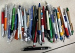 Coleção com  60 antigas e atuais canetas promocionais , não testadas - No estado.