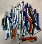 Coleção com  60 antigas e atuais canetas promocionais , não testadas - No estado.