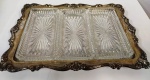 Belíssima petisqueira inglesa em banho de PRATA com partes em cristal separavéis. Mede: 36 x 25 cm(Am)