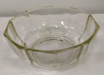 Antiga saladeira em vidro facetado. Mede: 19 x 8 cm(Am)
