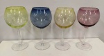 Lindo conjunto de 4 Grandes taças coloridas em vidro . Mede: 21 cm com 8 cm de boca . (Am)