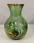 Antigo  jarro em vidro verde com detalhes em dourado e folhas brancas . Mede: Vaso ( 14 x 9 x 9 cm ) (Am)