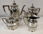 Conjunto de chá e café em metal banhado a PRATA . Marca :  M 