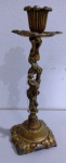 Antigo castiçal em bronze todo trabalhado. Mede: 23 cm . No estado.