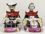 Par de Imperadores Chineses em porcelana muito antiga ricamente policromadas . Numeração no fundo. Medem: 19 X 10 CM