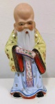 Linda estatua de monge chinês me porcelana ricamente policromada. Mede: 21 X 9 CM