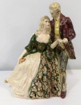 Magnífico grupo escultório em faiança esmaltada TASCA , representando casal romântico, rica policromia, marca de sua manufatura em sua base. Medida 30 cm x 33 cm x 19 cm.