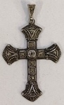 Antigo Crucifixo  em PRATA DE LEI com marcasssitas incrustadas . Mede: 5x3 cm. Peso: 4,6 cm(Na)