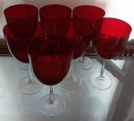 Jogo de 8 taças vermelhas médias em demi cristal . Mede: 19 cm (J)