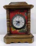 Relógio de Mesa em madeira pintada em temas chineses com relógio em algarismos romanos. Não testado. Máquina moderna a pilha. Mede: 29 x 20 x 10cm