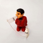 CANA BRAVA É UM BONECO CACHAÇEIRO DE RESINA E IMÃ. ACEITA E REJEITA O LEITE. ALTURA 8,0 CM. FUNCIONANDO