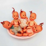 LOTE DE 5 BONECAS CHUQUINHA DA ESTRELA. COM 16,0 CM APROXIMADAMENTE. ACOMPANHA CESTA ORIGINAL.