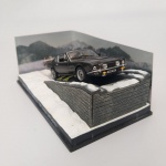 COLEÇÃO OFICIAL DOS CARROS DE JAMES BOND 007. REPLICAS DETALHADAS EM ESCALA 1:43 DO AGENTE BRITÂNICO. MINIATURA METALICA MODELO ASTON MARTIN V8 VANTAGE (SEDÃ). APROXIMADAMENTE 12,0 CM BASE ACRÍLICA E BLISTER DE PROTEÇÃO.
