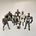 LOTE COM 7 BONECOS BATMAN. VÁRIOS MODELOS E TAMANHOS