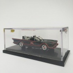 BATMOBILE (BATMÓVEL) BATMAN ADAM WEST 1966  MATTEL COM BASE ACRÍLICA E BLISTER DE PROTEÇÃO.