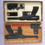 PISTOLA MAUSER COMPLETA. BRINQUEDO ANOS 80. BRINQUEDOS ESTRELA. PISTOLA, PENTE E ALVO.  ACOMPANHA CAIXA ORIGINAL.