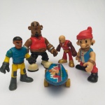 LOTE 4 BONECOS DE PLÁSTICOS VÁRIOS MODELOS MAIS SKATE. DOIS BONECOS ANTIGOS KEENWAY PIRATA.