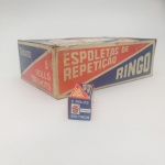 CAIXINHA INDIVIDUAL COM ESPOLETAS DE REPETIÇÃO RINGO, DE PAPEL PARA REVÓLVER DE ESPOLETA COM 5 ROLOS E 250 TIROS. FABRICANTE BRINQUEDOS ESTRELA - ANOS 80.