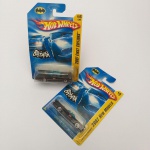 LOTE COM 2 CARIINHOS IGUAIS HOT WHEELS - 2007 NEW MODELS - BAT MOBILE. ESCALA 1/64.