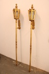 ARTE SACRA - Par de tocheiros para procissão em madeira nobre, fartamente dourada com suporte. Alt. 200 cm.