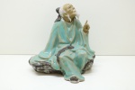 BIBELO - Sábio Chinês em porcelana policromada. Med. 16x16 cm.