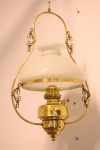 Lustre lampião Belga em metal dourado com opalina. Med. 84x31 cm.