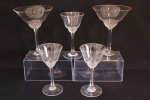 CRISTAL EUROPEU -  Lote composto de 5 taças, sendo 2 para champanhe e 3 para licor. Maior 16 cm e menor 13 cm.