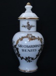 Pote de farmácia no feitio de balaústre em demi cristal opalinado em tom branco leitoso com ricos frisos dourados. Identificador ("SIR CHARDONS BENITS") em negro, emoldurado com arabescos também em dourado. Alt.: 32 cm. (Em função da fragilidade, recomendo o envio em caixa de isopor).