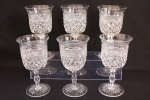 BACCARAT - Espetacular conjunto de 6 taças para água em o mais puro cristal da renomada manufatura francesa, BACCARAT  com o bojo ricamente lapidado em 2 padrões diferentes, borda lisa, haste facetada sobre base circular com a famosa estrela de 24 pontas lapidada ao fundo. Alt. 16 cm.