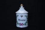 Pote de farmácia em porcelana francesa de Limoges, no padrão Vieux Paris, esmaltagem branca com frisos dourados. Identificador em negro ("REROINE") Alt. 20 cm.  (Em função da fragilidade, recomendo o envio em caixa de isopor).