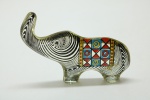 PALATNIK - "Elefante", escultura, moldada em resina de poliéster, policromada. Med. 7x10 cm.