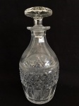 CRISTAL - Belíssima licoreira em cristal europeu, marcada no fundo RICHARDSON (inglês), com base redonda. Alt. 25 cm.