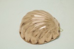 COBRE -Antiga forma em cobre, representando concha. Med. 6x12x13 cm. Polida.