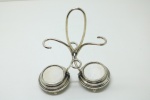 PRATA DE LEI - Suporte para galheteiro em prata de lei contrastada. Med. 22x18x8 cm  e peso 277 gr.