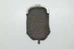 PRATA DE LEI - Antiga bolso em malha de prata. Med. 10x7 cm e peso 73 gr. PEÇA NÃO EXPOSTA NO LEILÃO, A MESMA ENCONTRA-SE NO COFRE DO BANCO.