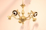 Lustre em bronze trabalhado com vazado. Med.  40x46 cm.