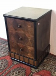 Mesa de cabeceira em madeira marchetada com tampo em vidro com 3 gavetas. Med. 67x40x36 cm.