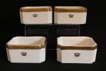 PORCELANA - Lote de conjunto em porcelana em tom marfim com bordas ricamente e  gravado douradas, composto de: 4 porta saches (açúcar, adoçante e/ou sal). Med. 4x9x7 cm.