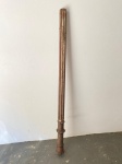 Antigo poste em madeira Séc. XVIII / XIX - Résquicios de policromia. Alt. 197 cm.