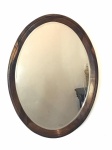 ESPELHO - Espelho oval bisotado com moldura em jacarandá. Med. 79x57 cm.